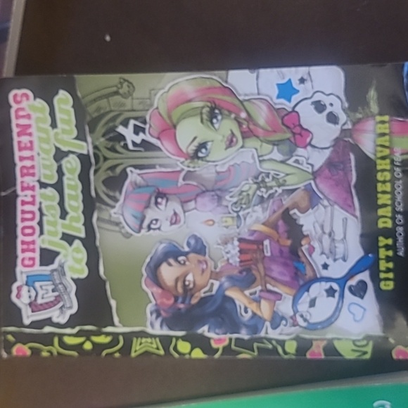 PreTeen Novels - Picture 3 of 6